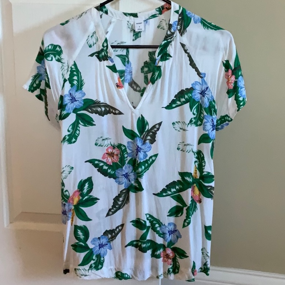 Pretty floral top.